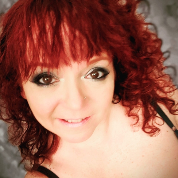 Meet your Posher, Scarlet - Picture 2 of 2